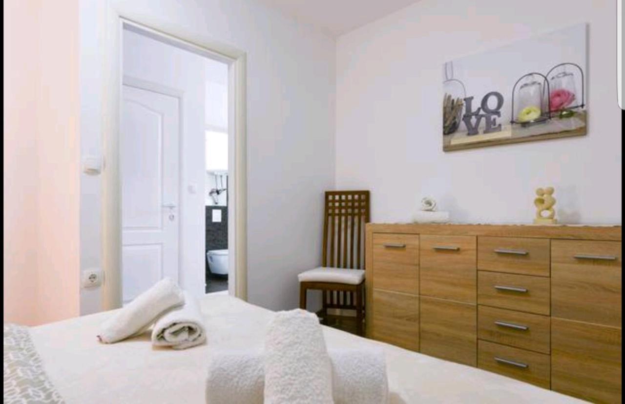 Deluxe Apartments Goya Zara Esterno foto