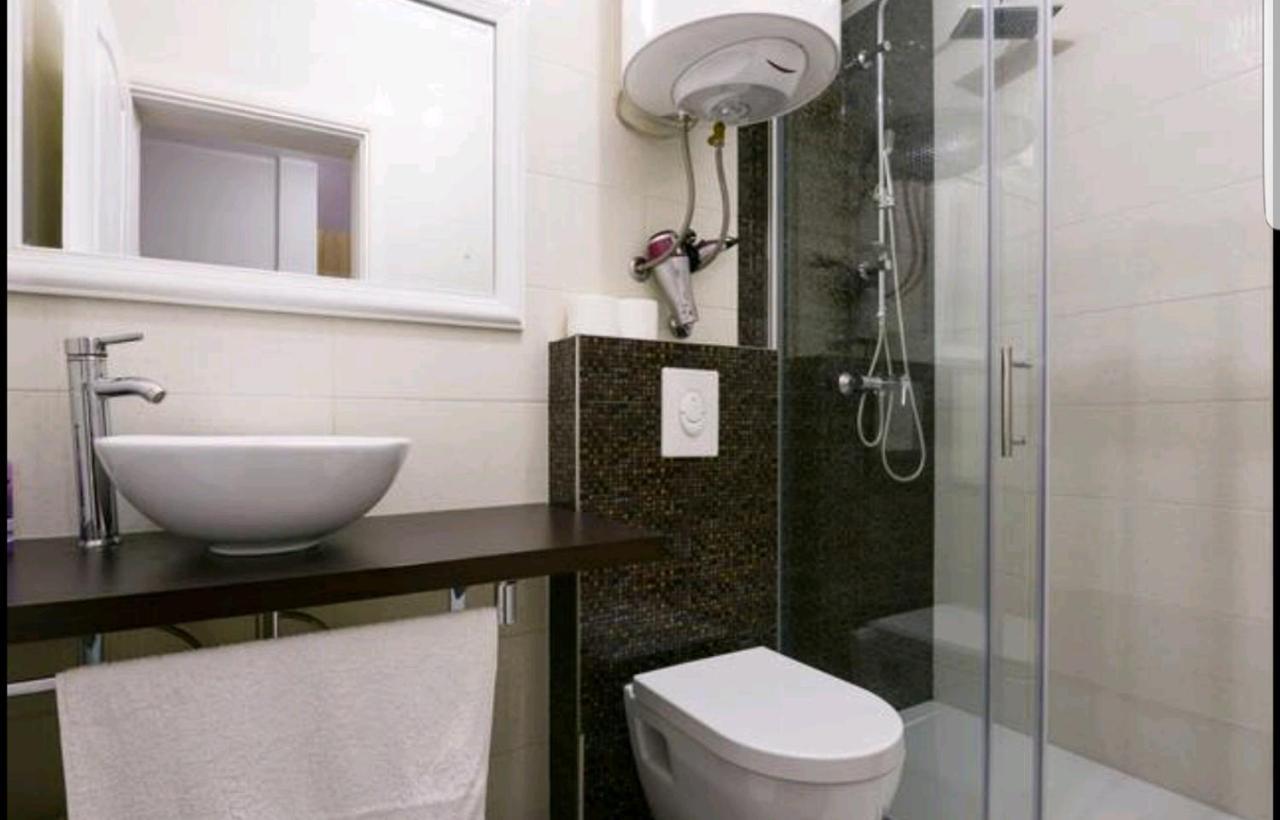 Deluxe Apartments Goya Zara Esterno foto