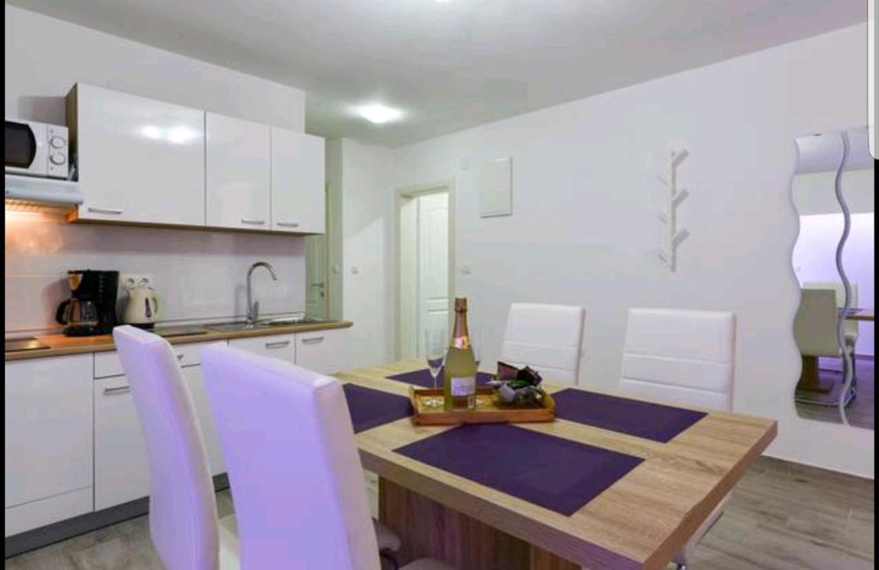 Deluxe Apartments Goya Zara Esterno foto