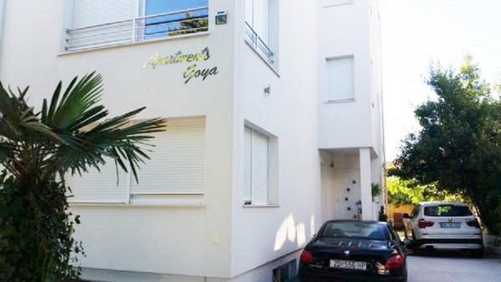 Deluxe Apartments Goya Zara Esterno foto