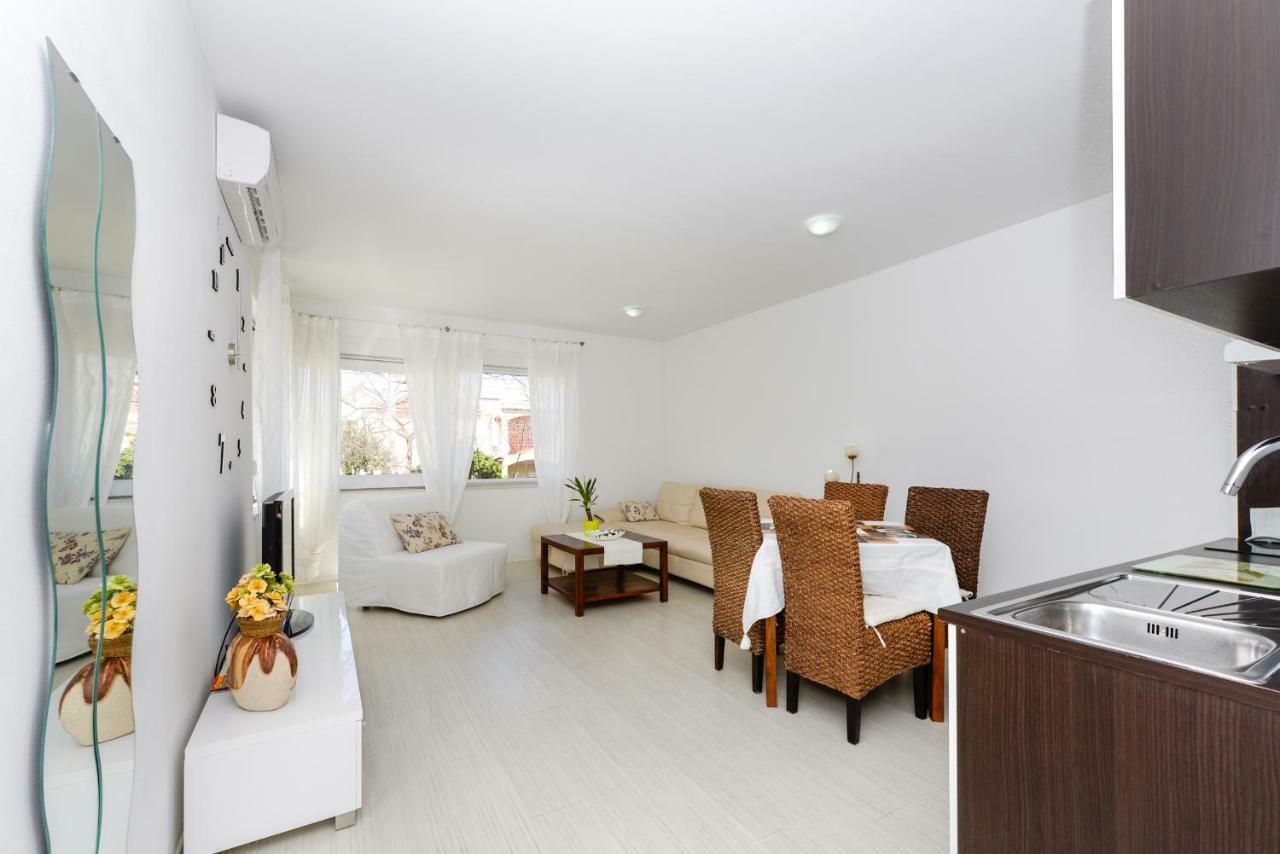 Deluxe Apartments Goya Zara Esterno foto