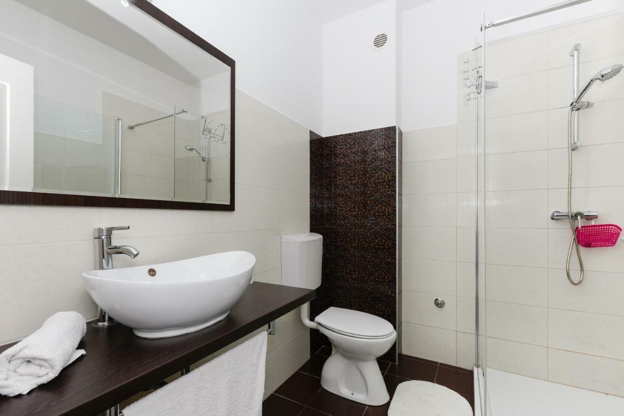 Deluxe Apartments Goya Zara Esterno foto