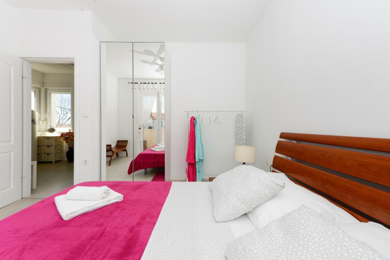 Deluxe Apartments Goya Zara Esterno foto