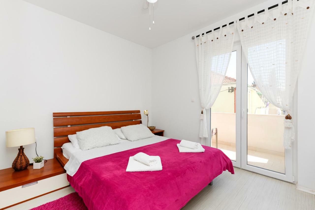 Deluxe Apartments Goya Zara Esterno foto