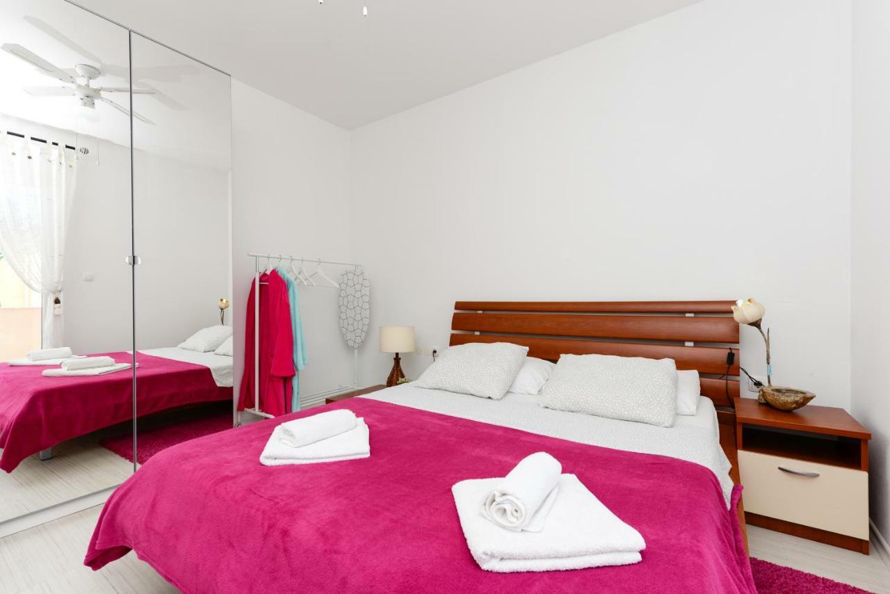 Deluxe Apartments Goya Zara Esterno foto